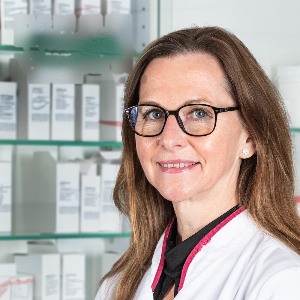 Ulrike Beeckmann in der Apotheke